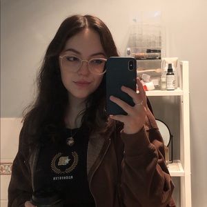 Meet your Posher, Monique